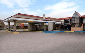 Days Inn By Wyndham Perrysburg Toledo